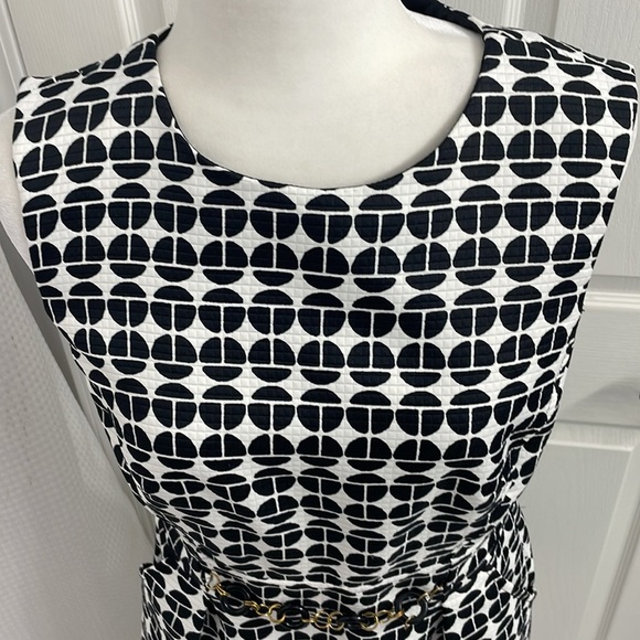 London Times Sleeveless Black/White Dress Crew Neck with Pockets Faux Belt Sz 10 - Picture 2 of 14